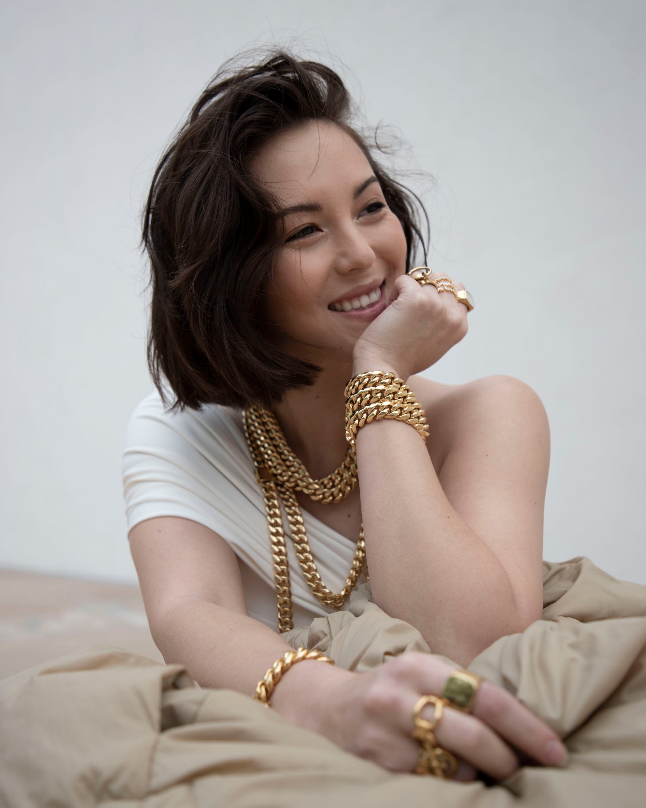 👩‍🎤BEAUTIFUL CREATURES: JULIA VAUGHN